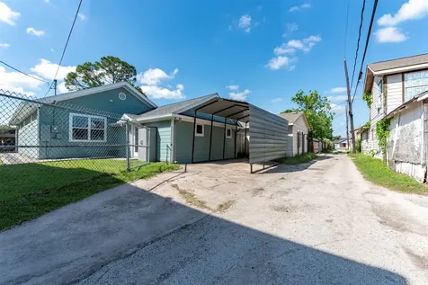 109 Dresden Street Houston TX 77012