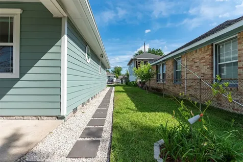 109 Dresden Street Houston TX 77012