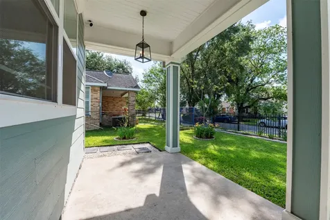109 Dresden Street Houston TX 77012