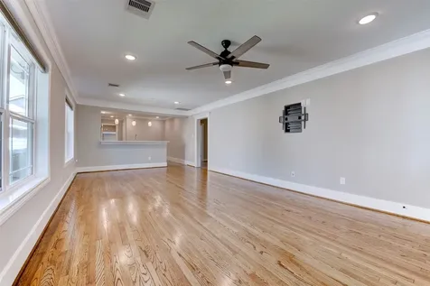 109 Dresden Street Houston TX 77012
