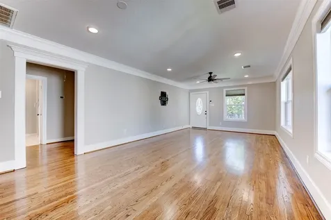 109 Dresden Street Houston TX 77012