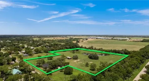 210 Julia Street Yoakum TX 77995