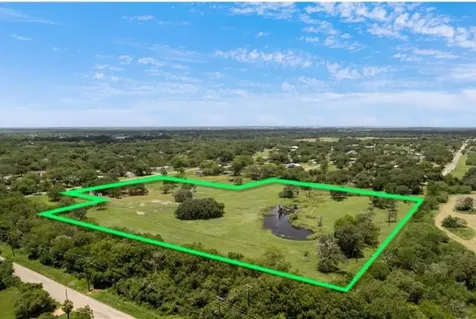 210 Julia Street Yoakum TX 77995