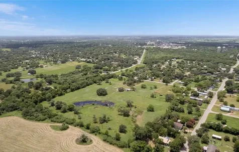 210 Julia Street Yoakum TX 77995