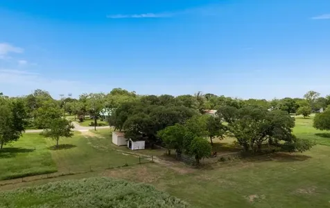 210 Julia Street Yoakum TX 77995