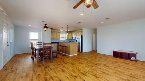854 Palmetto Drive Crystal Beach TX 77650