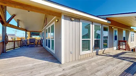 854 Palmetto Drive Crystal Beach TX 77650