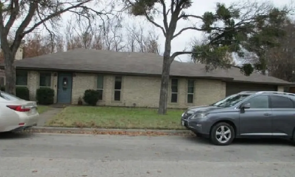 517 S Kirby Street Pilot Point TX 76258