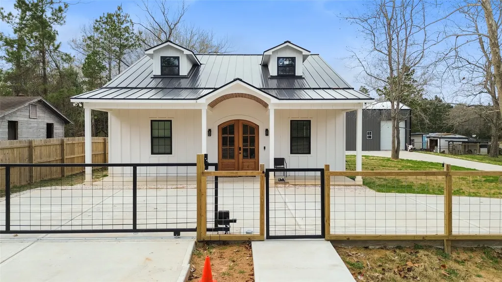 630 & 610 S Railroad Avenue Shepherd TX 77371