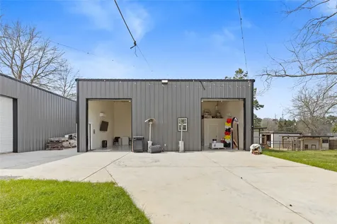 630 & 610 S Railroad Avenue Shepherd TX 77371
