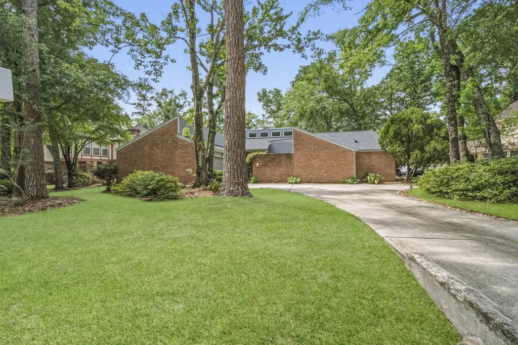 17 Greenridge Forest Drive The Woodlands TX 77381