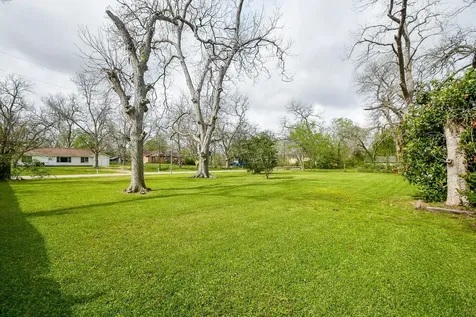 607 Riveredge Drive Richmond TX 77406