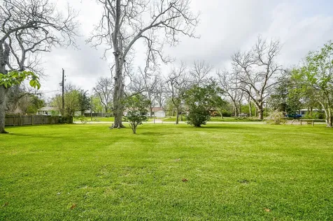 607 Riveredge Drive Richmond TX 77406