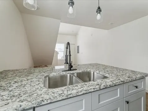 905 74th Street 3 Houston TX 77011