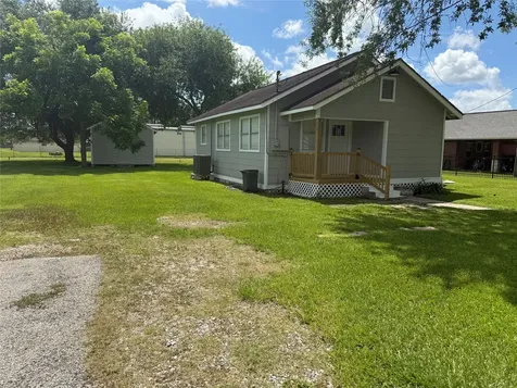 8926 Courtney Drive Highlands TX 77562