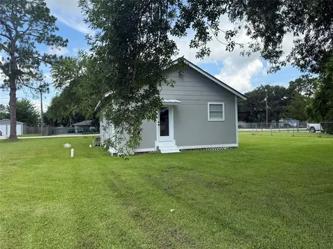8926 Courtney Drive Highlands TX 77562
