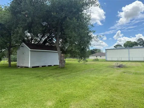 8926 Courtney Drive Highlands TX 77562