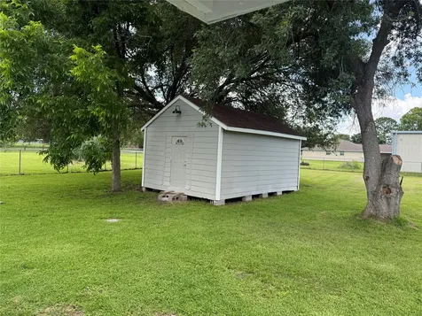 8926 Courtney Drive Highlands TX 77562