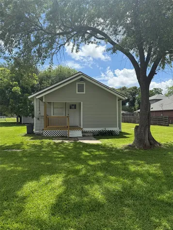 8926 Courtney Drive Highlands TX 77562