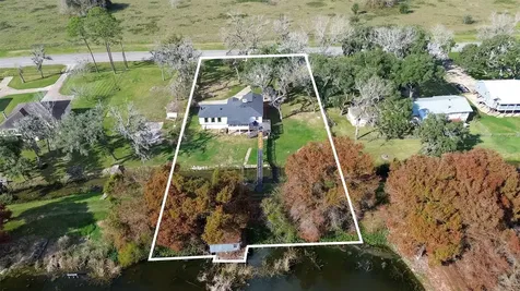 29927 County Road 25 Damon TX 77430