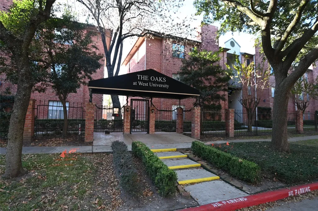 4041 Law Street 606 Houston TX 77005