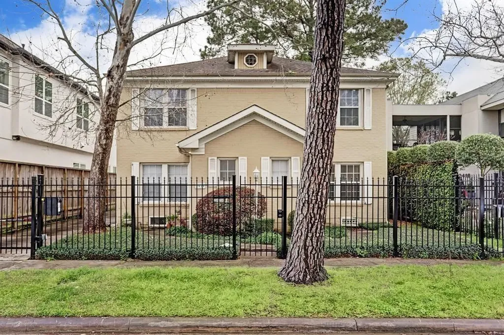 2424 Brun Street Houston TX 77019