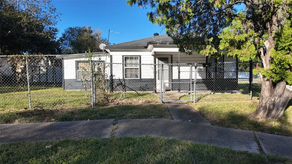7358 Forrestal Street Houston TX 77033