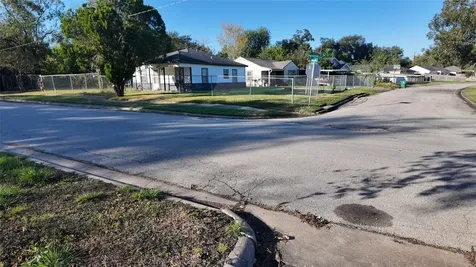 7358 Forrestal Street Houston TX 77033