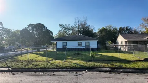 7358 Forrestal Street Houston TX 77033