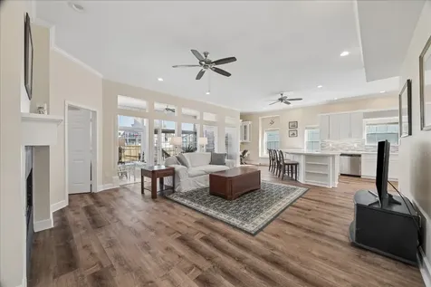 918 Long Reach Drive Tiki Island TX 77554