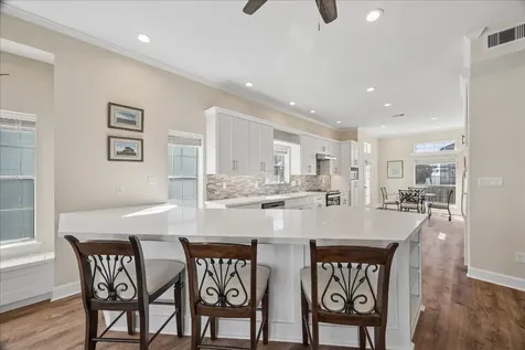 918 Long Reach Drive Tiki Island TX 77554