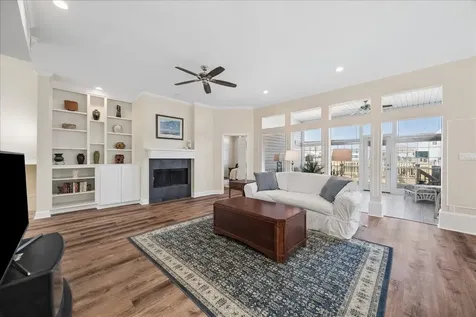 918 Long Reach Drive Tiki Island TX 77554