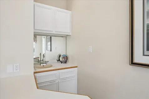 918 Long Reach Drive Tiki Island TX 77554