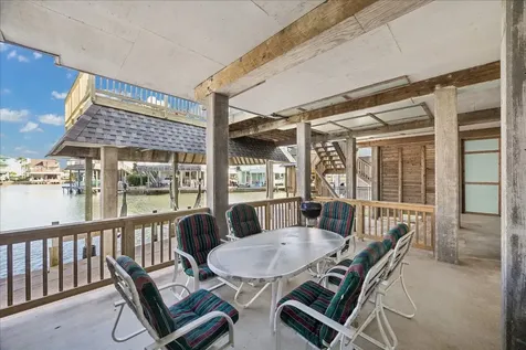 918 Long Reach Drive Tiki Island TX 77554