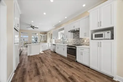 918 Long Reach Drive Tiki Island TX 77554