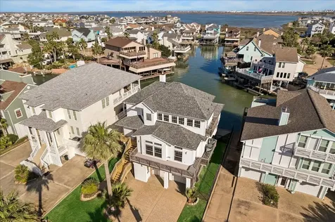 918 Long Reach Drive Tiki Island TX 77554