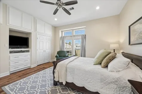 918 Long Reach Drive Tiki Island TX 77554