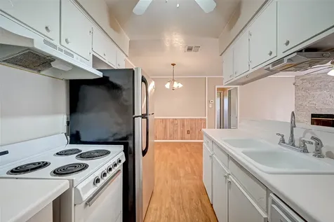 4739 Parkland Street Pasadena TX 77504