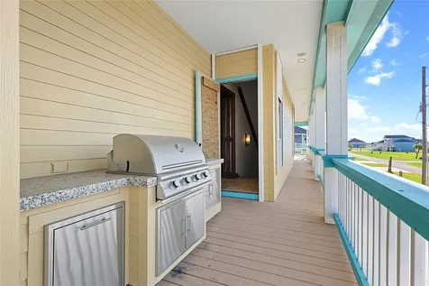 680 Villa Drive Crystal Beach TX 77650