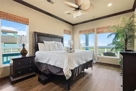680 Villa Drive Crystal Beach TX 77650