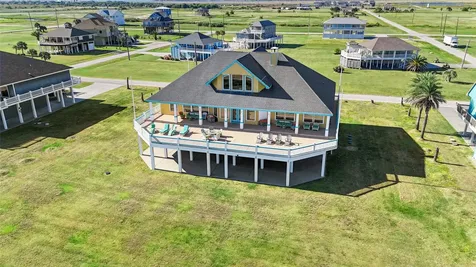 680 Villa Drive Crystal Beach TX 77650