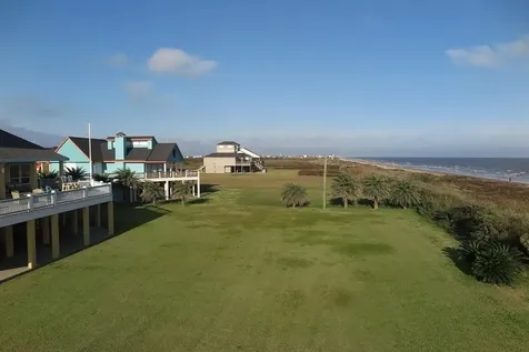 680 Villa Drive Crystal Beach TX 77650