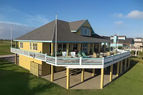 680 Villa Drive Crystal Beach TX 77650