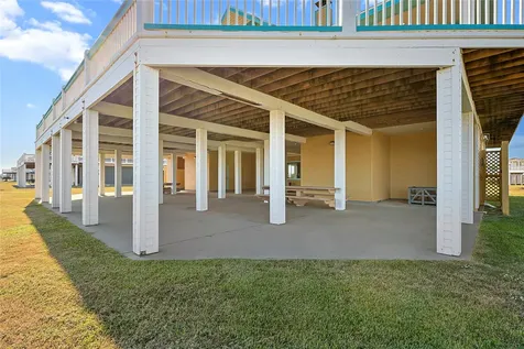 680 Villa Drive Crystal Beach TX 77650