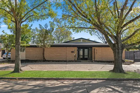 5747 Jackwood Street Houston TX 77096