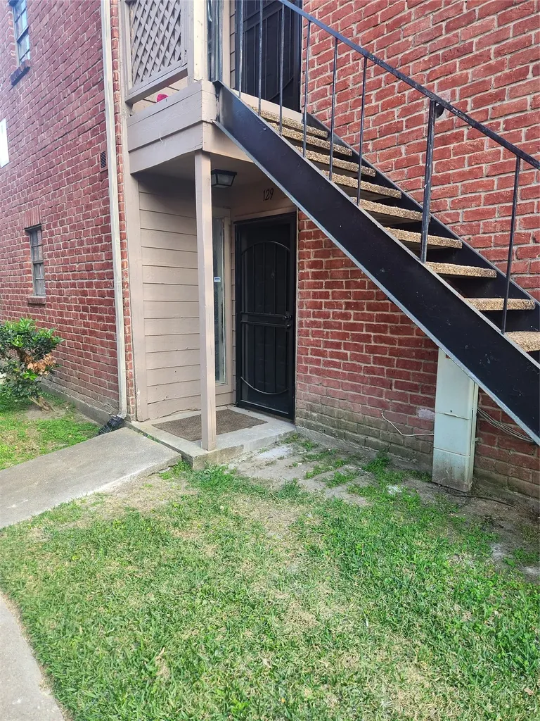 12500 Sandpiper Drive 129 Houston TX 77035