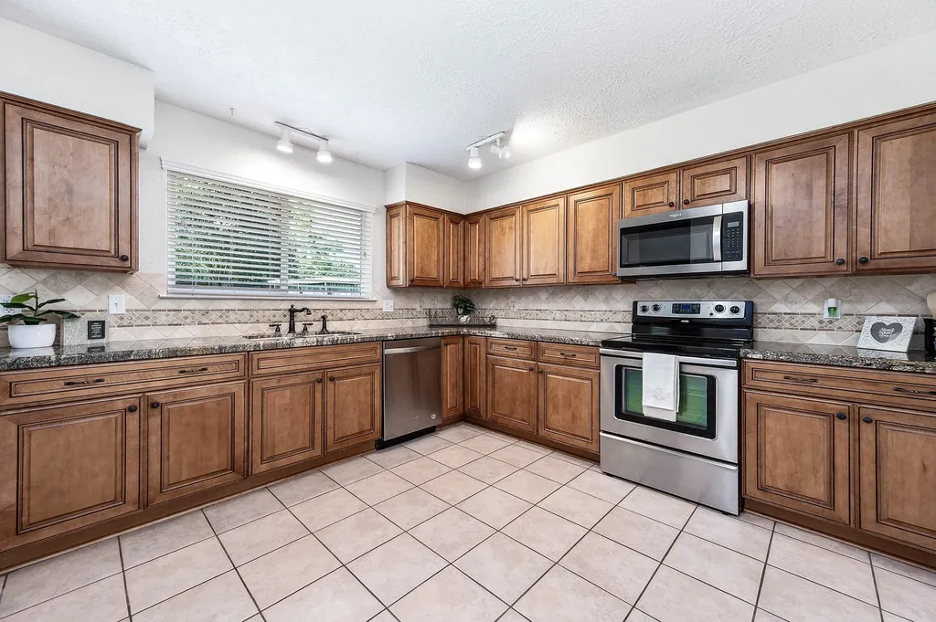 17102 Coachmaker Drive Friendswood TX 77546