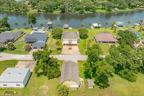 138 Vivian Street Brazoria TX 77422