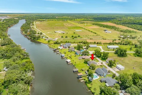 138 Vivian Street Brazoria TX 77422