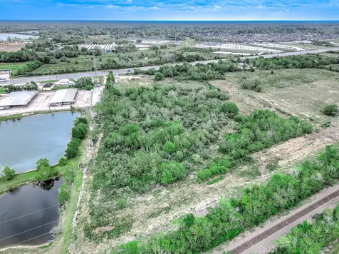22652 Highway 6 Alvin TX 77511
